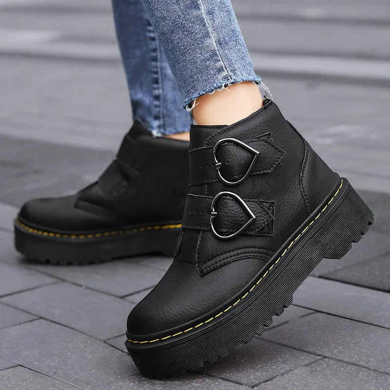 Comfortabele Dames Enkellaarsjes Met Hartgesp en Chunky Zool