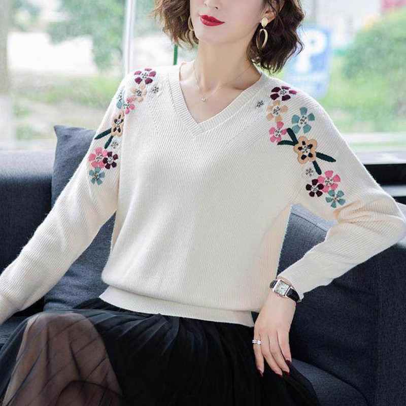 Elegante Zachte Dames Trui met Geborduurde Bloemen