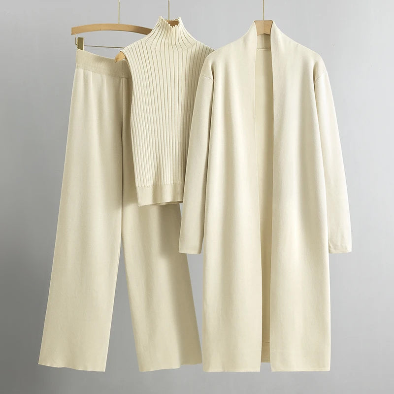 Comfortabele chique dames set met lange jas en rechte broek