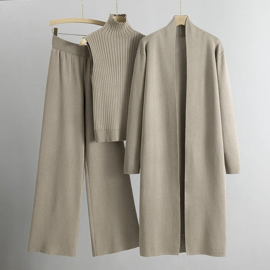 Comfortabele chique dames set met lange jas en rechte broek