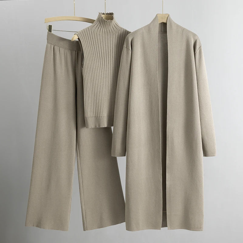 Comfortabele chique dames set met lange jas en rechte broek