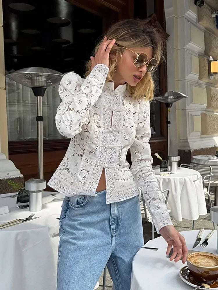 Tops en dentelle pour femmes avec détails élégants