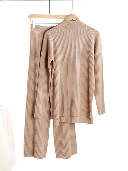 Comfortable Oversized Knitted Women's Set with Turtleneck