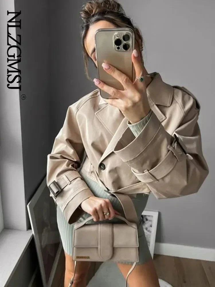 Jeeya | Cropped Trench Coat