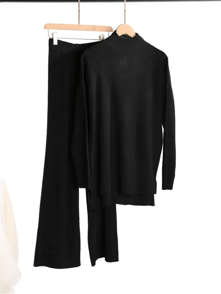 Comfortable Oversized Knitted Women's Set with Turtleneck