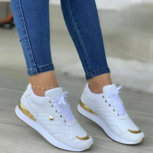 Eveline | Sneakers met Gouden Accenten