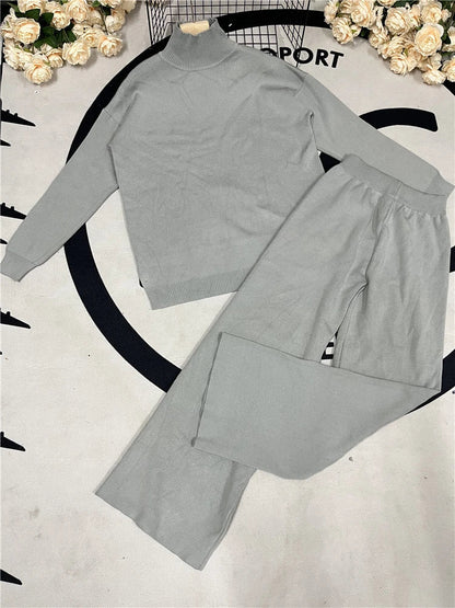 Comfortable Oversized Knitted Women's Set with Turtleneck