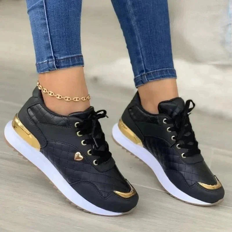 Eveline | Sneakers met Gouden Accenten