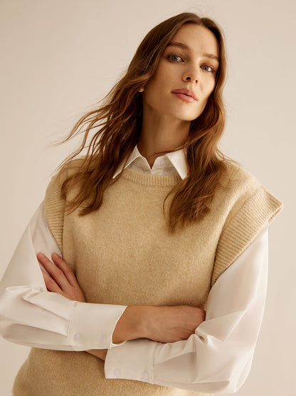 Zachte Beige Gebreide Dames Set met Mouwloos Gilet en Mini Rok