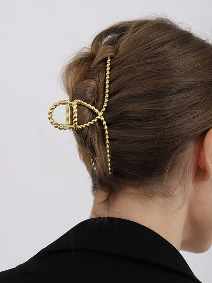 Elegante Gouden Dames Haarclip met Subtiele Twisted Look