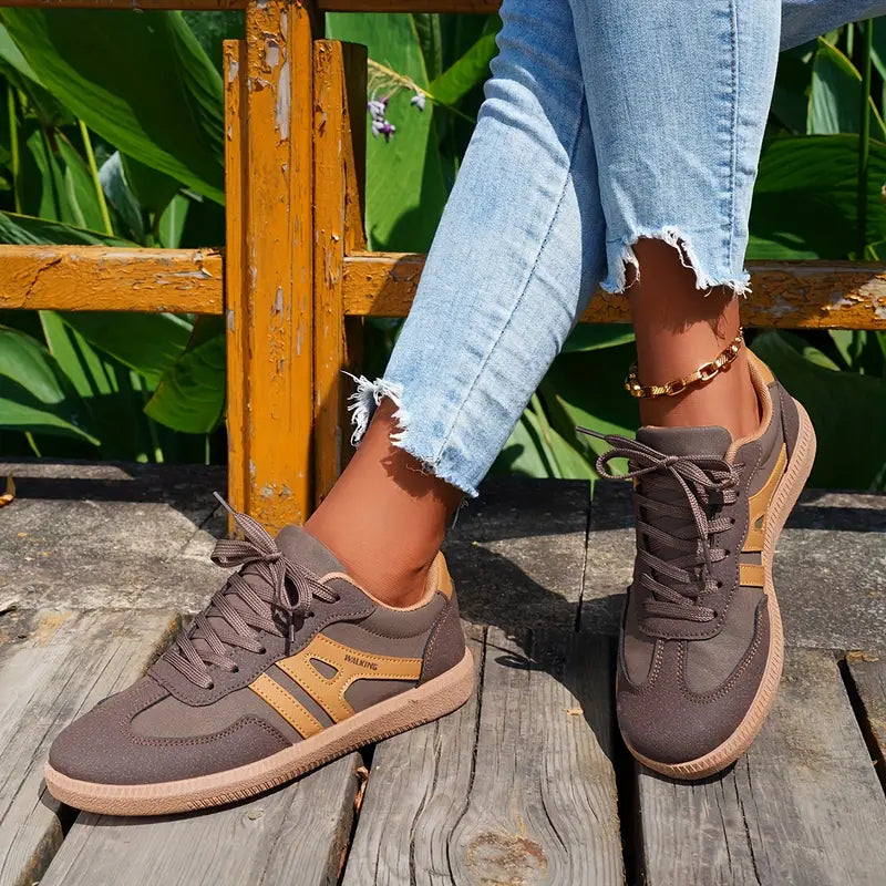 Brechy | Retro Street-Style Sneakers with Contrasting Stripes