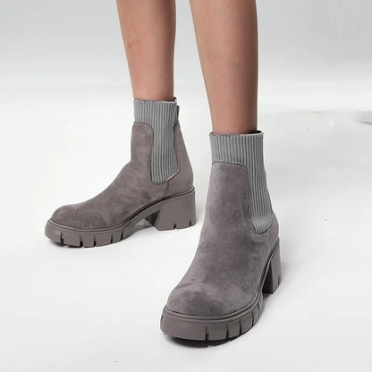 Zachte Vrouwen Suede Enkellaarsjes met Chunky Zool en Ribdetail
