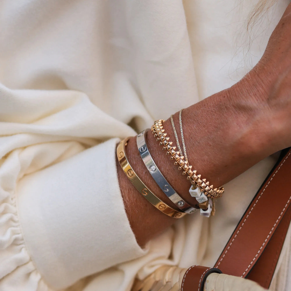 Jule | Elegant Gold Love Bracelet