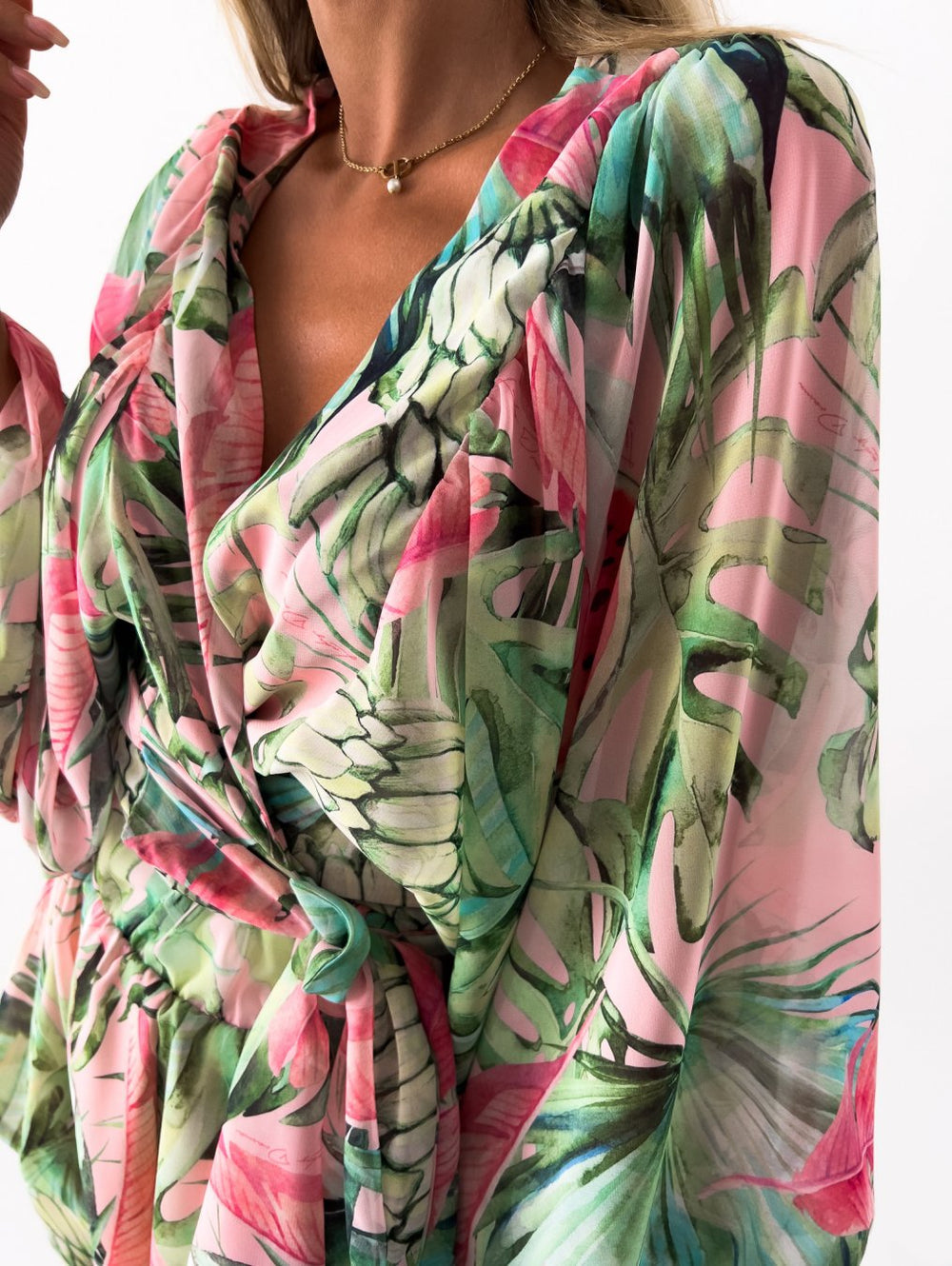 Floortje | Zwierige Playsuit met Tropische Print en Kimono Mouwen