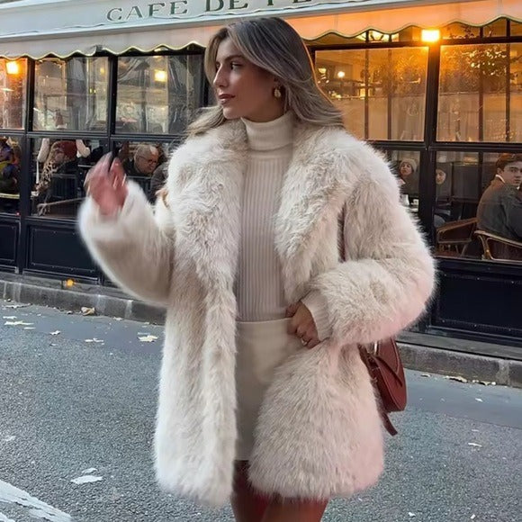 Luksusowy elegancki damski płaszcz zimowy z miękkim futerkiem z imitacji