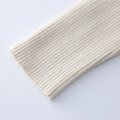 Ensemble tricoté élégant pour femmes avec col roulé et jupe midi