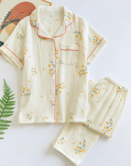 Women's Pajama Set with Flowers and Short Sleeves