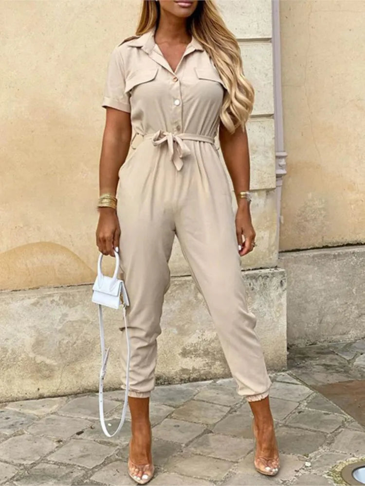 Comfortabele stijlvolle dames jumpsuit met ceintuur en elegante pasvorm