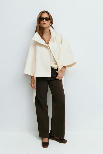 Veste Cape Courte à Col Montant pour Femme - Emilia Lane