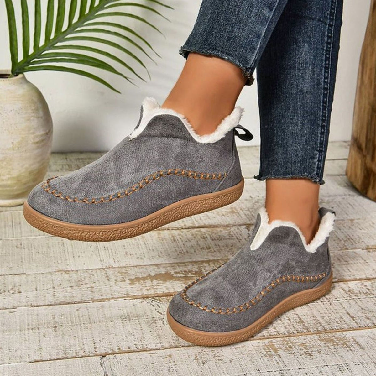 Women's Fleece-Lined Slip-On Suede Moccasin Loafers - Gray
